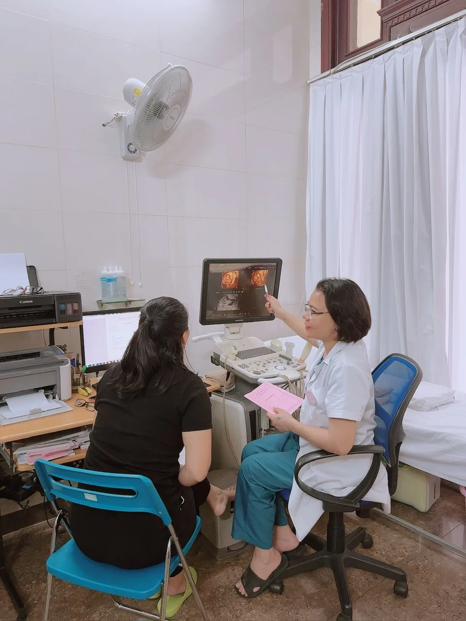 Khám phụ khoa gồm những gì và cần chuẩn bị ra sao?