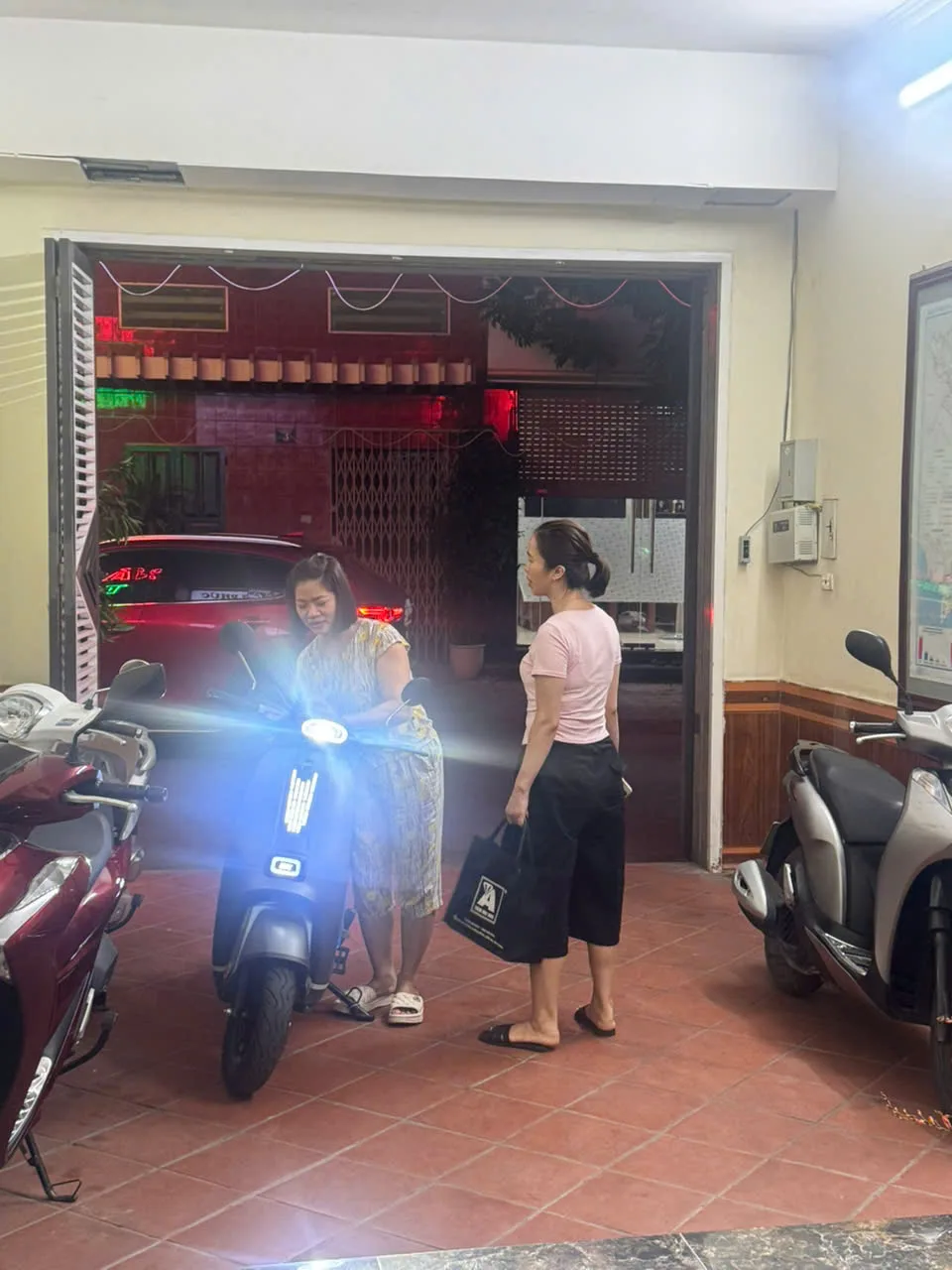 Khu vực phía trước và lối vào phòng khám